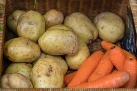 今天才知道，保存土豆这么简单，2个小妙招，1年不发青不发芽图片