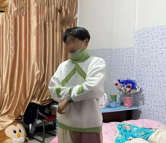 24岁男子约45岁大妈开房，偷拍整个过程，大妈：一辈子没脸见人了