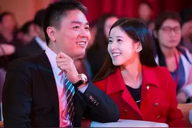 寒门CEO"让位"记：不是时代抛弃了刘强东，而是他没有读懂章泽天图片