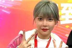 周淑怡线下丑照曝光，直播时锐评超级小桀上热搜事件图片