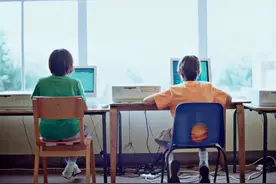 南京一中学“后排男孩”火了，新华社、央视新闻都来点赞：原来优秀的孩子离不开这三点图片