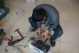 电动车换电池有“猫腻”，学会辨别电池是原装还是翻新，不怕被坑图片