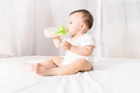 这些错误的养娃习惯，会悄悄“偷走”宝宝的颜值，家长要纠正图片