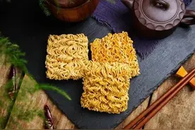 干脆面健康么？快来看看它的秘密图片