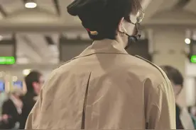 趁乱搞突袭？对方拍了拍你，并且撤回了一个直男！图片