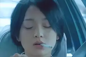 娱乐圈抽烟成瘾的几位女明星：那英烟不离手，刘亦菲最爱万宝路图片