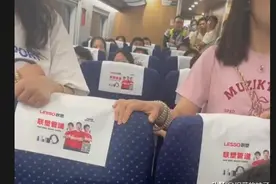 女孩责备熊孩子高铁打闹，遭其父母打骂，大哥霸气回怼，后续来了图片