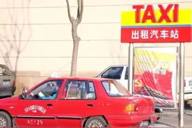 风靡90年代的夏利汽车：沉迷老旧技术，最终被人遗忘图片