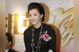 歌手宋祖英：和丈夫分居8年，39岁高龄生子，57岁身材好似少女图片