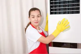 80岁大爷自述：55岁保姆照顾我13年，临走前我额外给对方10万块钱图片