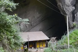 最牛“钉子户”：贵州一家5代人隐居山洞100多年，政府出钱都不搬图片