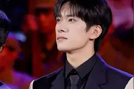 易烊千玺，捅破了所有中国人的那层窗户纸图片