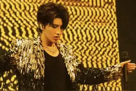 蔡徐坤演唱会首站告捷！澳门1.6万人坐满，服装竟是6套特别定制图片