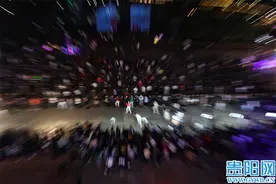 花果园千人广场舞让贵阳越跳越“happy”！图片