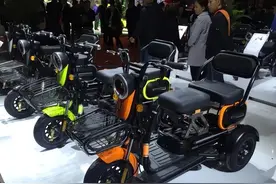 2款多功能接娃小三轮来了，骑行舒适、接娃方便，上路不怕查车图片