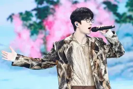 今年春晚，许嵩没被记住：看了他的房子，便知道他很难上热搜！图片