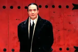 痛心！武侠片巨星徐少强因癌离世，第三任妻子为他办丧事也去世了图片