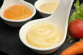 一个蛋黄半碗油，教你自制沙拉酱，酸酸甜甜还不腻，不含添加剂图片