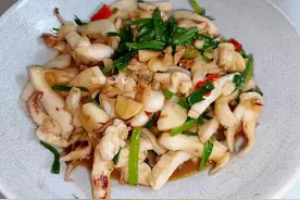 大量上市，墨鱼的价格实惠，营养极高，高蛋白高钙，炒一炒真鲜图片