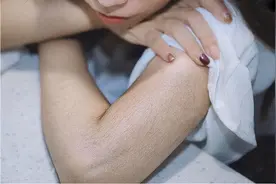 女性这3处毛发旺盛，会收获什么好处？建议女性了解下图片