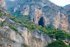 三峡绝壁惊现黄金洞，专家冒死进入，揭开一个埋藏2300多年的秘密图片