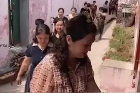 邯郸：一女子生孩后坐月子，娘家人组团送贺礼探望女儿和孩子图片