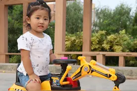 为啥小孩都痴迷挖掘机？看似简单，实则藏着你不知道的心理学秘密图片