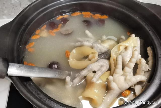 花胶鸡脚萝卜汤 2026年花胶炖鸡脚汤的做法 花胶鸡脚萝卜汤 2026年花胶炖鸡脚汤的做法