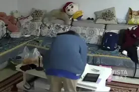 单亲女孩回家发现妈妈已外出务工 失声痛哭：你刚走我就开始想你了 “谁家小姑娘和妈妈见面 一年就一回呀”图片