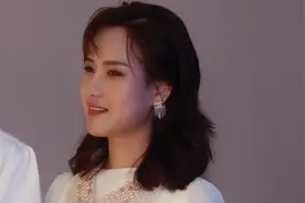 辽宁歪脸女孩，父母双亡，她整容变美女，拒百万年薪，只想当老师图片