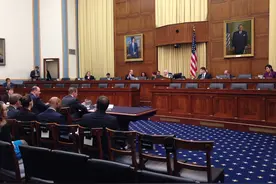 598吨黄金运抵中国,美财长不打算向中国还债?35万亿或撤离美国！图片