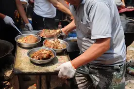 江苏农村大席，面条是重头戏，1次80碗，外地网友表示没见过图片