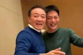 63岁李幼斌和众星聚会，餐桌遭大咖辱骂反赔笑脸，网友：太憋屈图片