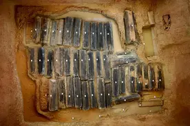 2007年江西古墓发现46名陪葬少女，打开棺椁之后，专家脊背发凉图片