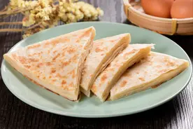 千层饼要想好吃，掌握2个和面技巧，柔软喷喷香，一层一层撕着吃图片