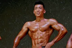 我27岁健体冠军，月入2万帅气身材好，却找对象困难父母很不支持图片