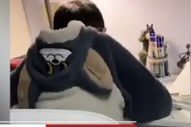 13岁男孩独居66天喂胖自己和猫狗，妈妈欣慰，网友却在评论区抬杠图片