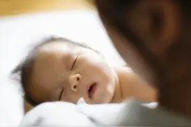 小婴儿看似天真无邪，其实从一出生就隐瞒了这些事，满满的求生欲图片