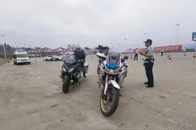 摩托车上高速 广西境内不可“行”图片