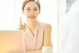 公司老板发生意外，年轻漂亮的女老板要嫁给我，我该如何选择？图片