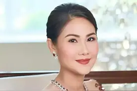 洪森首相的女儿珠光宝气，贫苦百姓住着草棚子，残疾女童没有轮椅图片