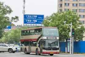 双层巴士退役，BRT、有轨电车水土不服，湖北“快速公交”选择难图片