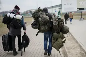 乌克兰招募雇佣兵月薪不到1500元！给把枪就送到前线，你敢去吗？图片