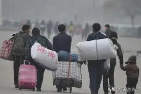 据统计813万农民工撤离工地图片