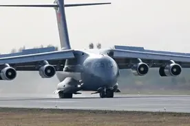 12架次运20远赴塞尔维亚，西方恶人先告状，美媒：解放军展示武力图片