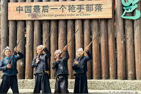 中国唯一一个可以持枪的村落，最后的枪手部落，岜沙苗寨之旅图片