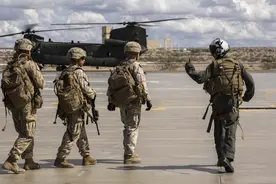 和中国玩打地鼠游戏，美军的F35B成了无家可归的空中游击队图片