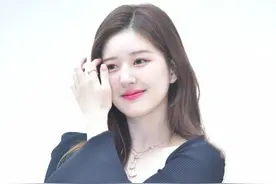 赵露思生图暴露身材比例，撞脸韩星张元英，全身照一出更加尴尬图片