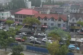 掉头掉头！老司机都撞车了！碧桂园等700多户居民，遭遇“肠梗阻”图片