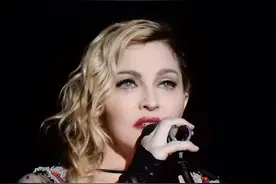 64岁麦当娜又上热搜！23岁奶狗新男友秀恩爱，网友：太下头了？图片